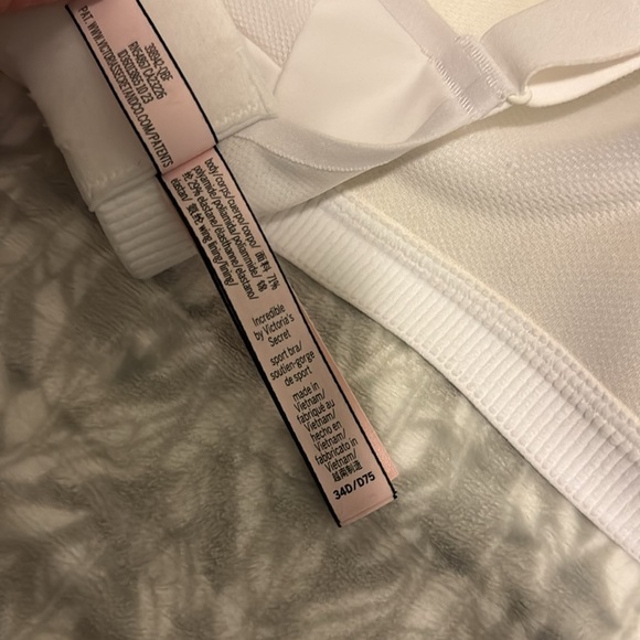 incredible workout bra by victoria’s secret - Picture 4 of 6